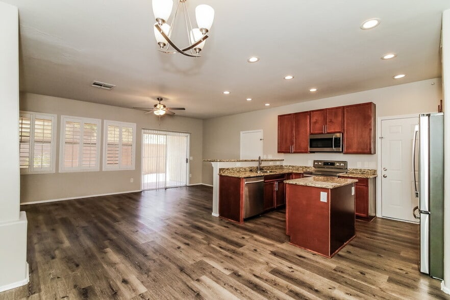 Building Photo - 2042 S 87th St