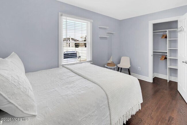 Building Photo - 639 Redmond Ave