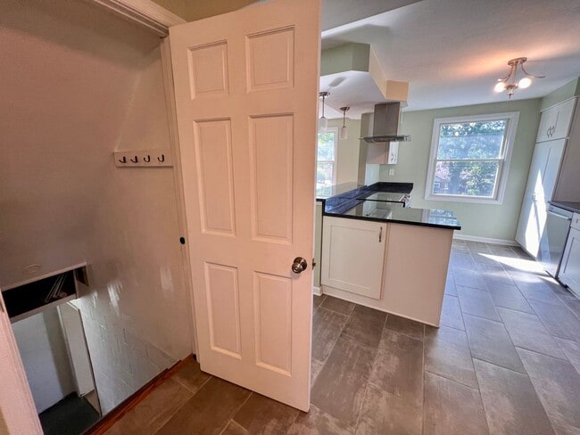 Building Photo - Pittsburgh - 2 Bedroom 1.5 Bathroom - Home...