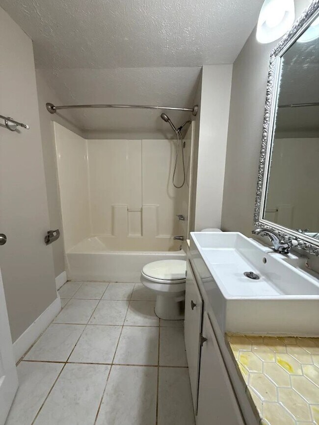 Building Photo - Spacious 4 Bed, 2 Bath Home - Get 50% Off Your First Month! Limited Time – Ends February!