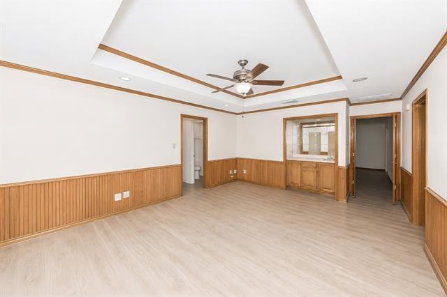 Building Photo - 3141 Oakdale Dr
