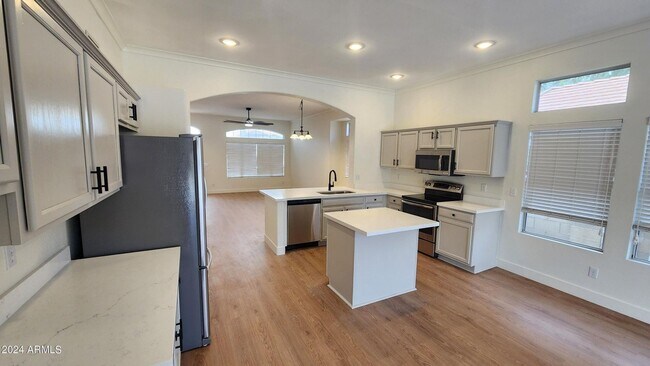 Building Photo - 2050 W Boulder Ct
