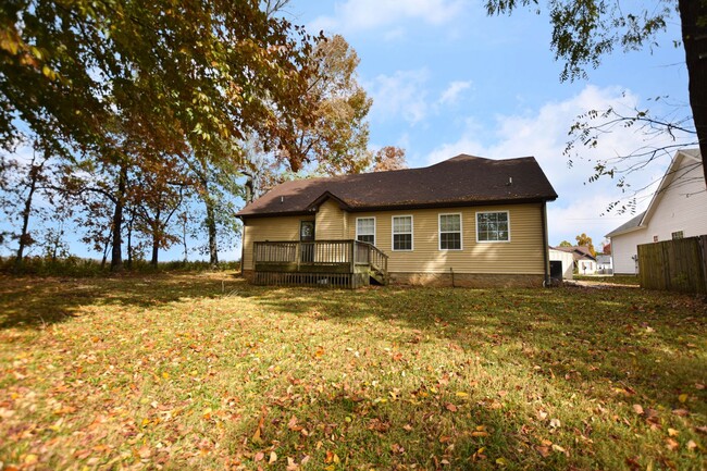 Building Photo - Pet Friendly Ranch with Bonus!