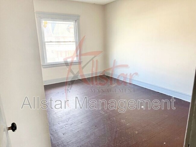 Building Photo - 1374 E 94th St