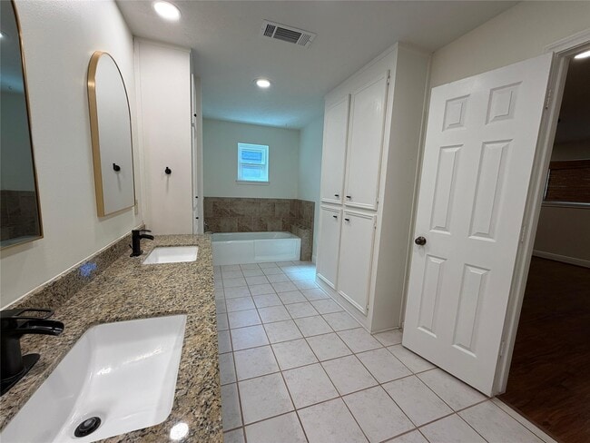 Building Photo - 7818 King Arthur Ct