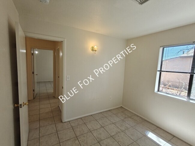 Building Photo - 3318 E Bellevue St