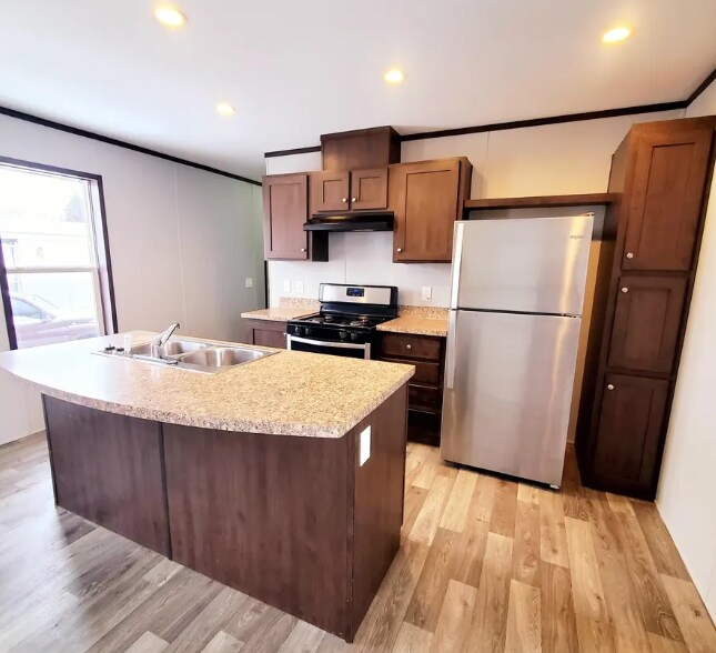 Building Photo - 7028 Bayview Dr