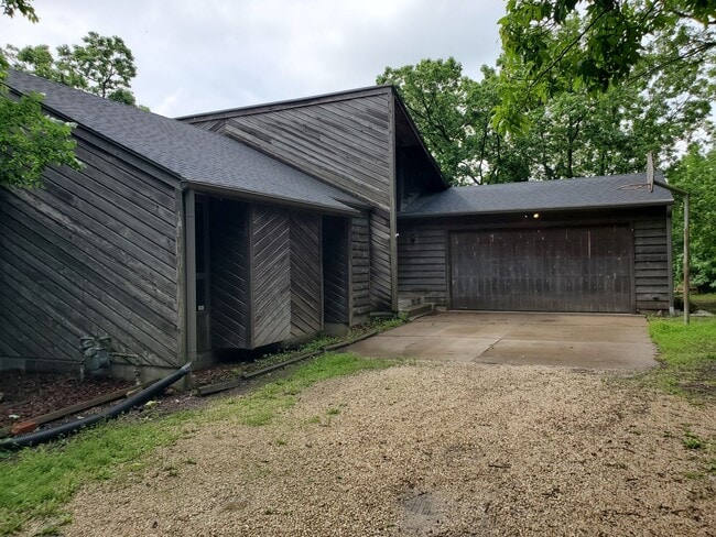 Building Photo - Secluded luxury cabin in woods with privat...