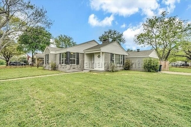 Building Photo - 6400 Greenway Rd