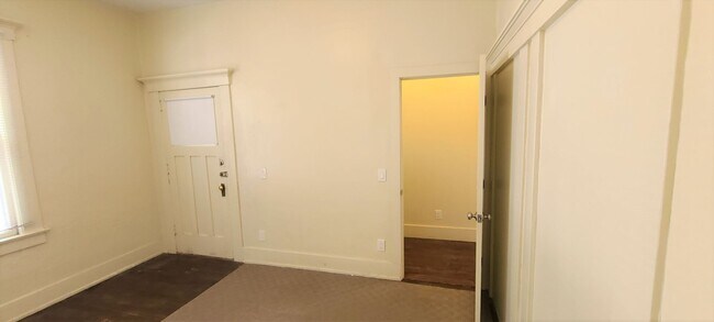 Building Photo - Euclid Ave - A 4 bedroom 2 bathroom Histor...
