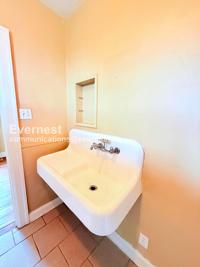 Building Photo - 4203 Cortland St