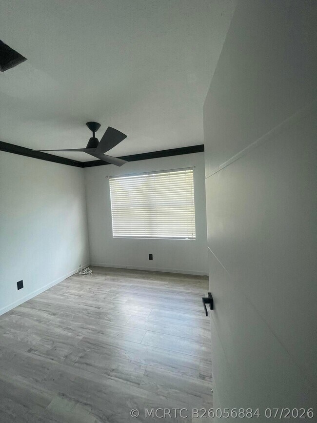 Building Photo - 4674 Lakeside Cir