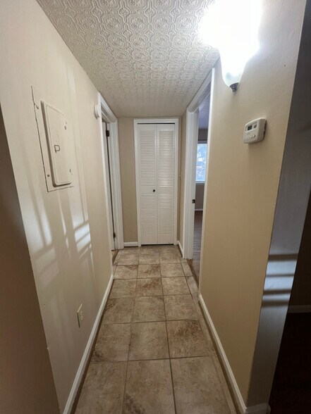 Building Photo - 416 Skyview Dr