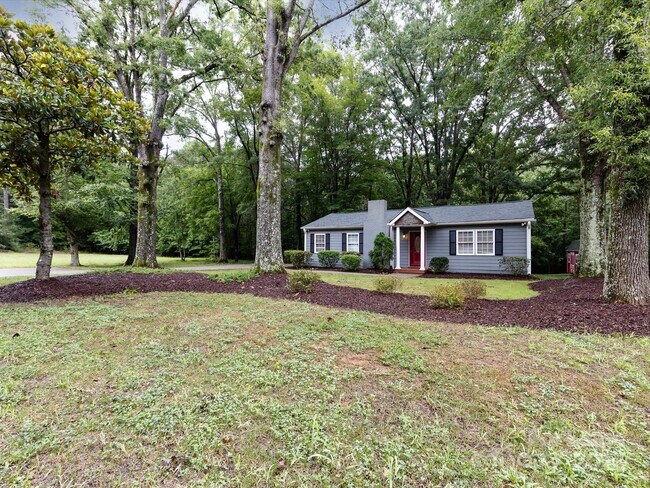 Building Photo - 3109 Forest Lawn Dr