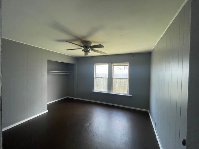 Building Photo - Corner Lot Home – Central City - Corpus Christi, TX