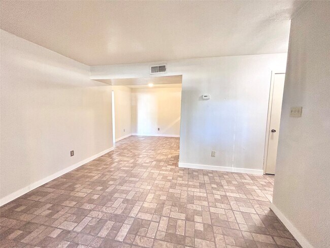 Building Photo - 8201 Richmond Ave.