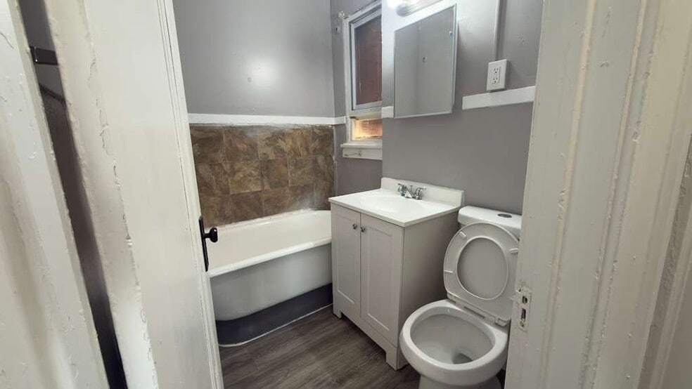 Building Photo - 392 E 147th St