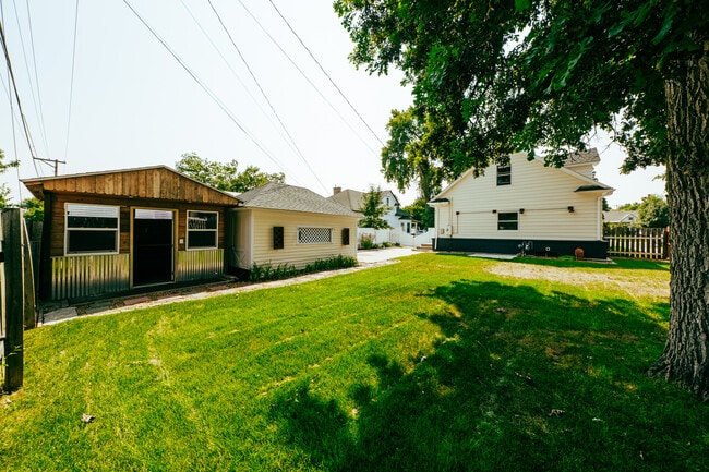 Building Photo - 317 W Brundage St