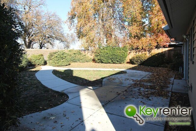 Building Photo - 2308 Rogue River Dr