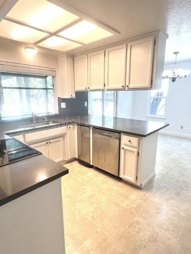 Building Photo - 2125 Northridge Dr