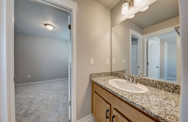 Building Photo - Gorgeous New Build 3 Bed 2 1/2 Bath in Timnath Lakes!