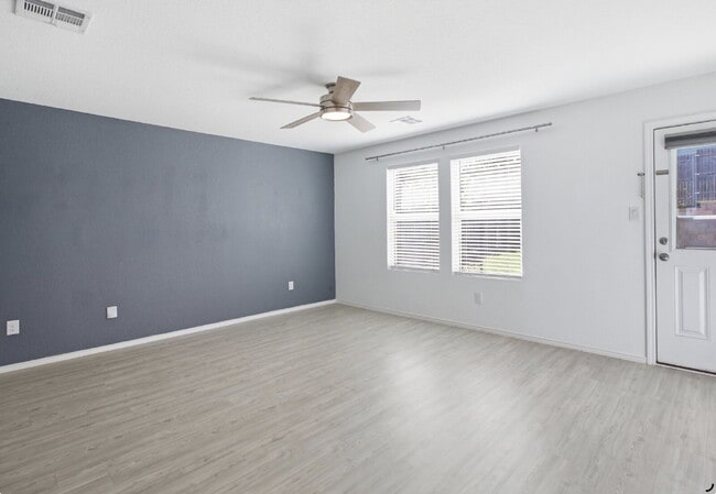 Building Photo - "Charming 4-Bedroom Haven in Saint Hedwig with 2 Full Baths and 1668 Sq Ft of Comfort!"