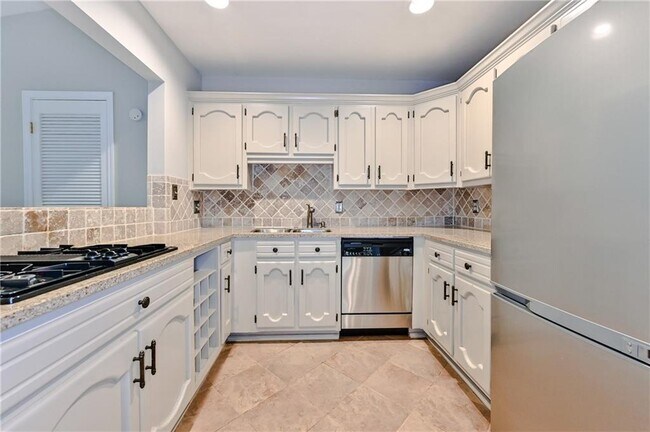 Building Photo - 2454 Drew Valley Rd NE