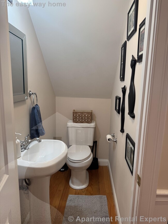 Building Photo - 11 Winthrop Ct