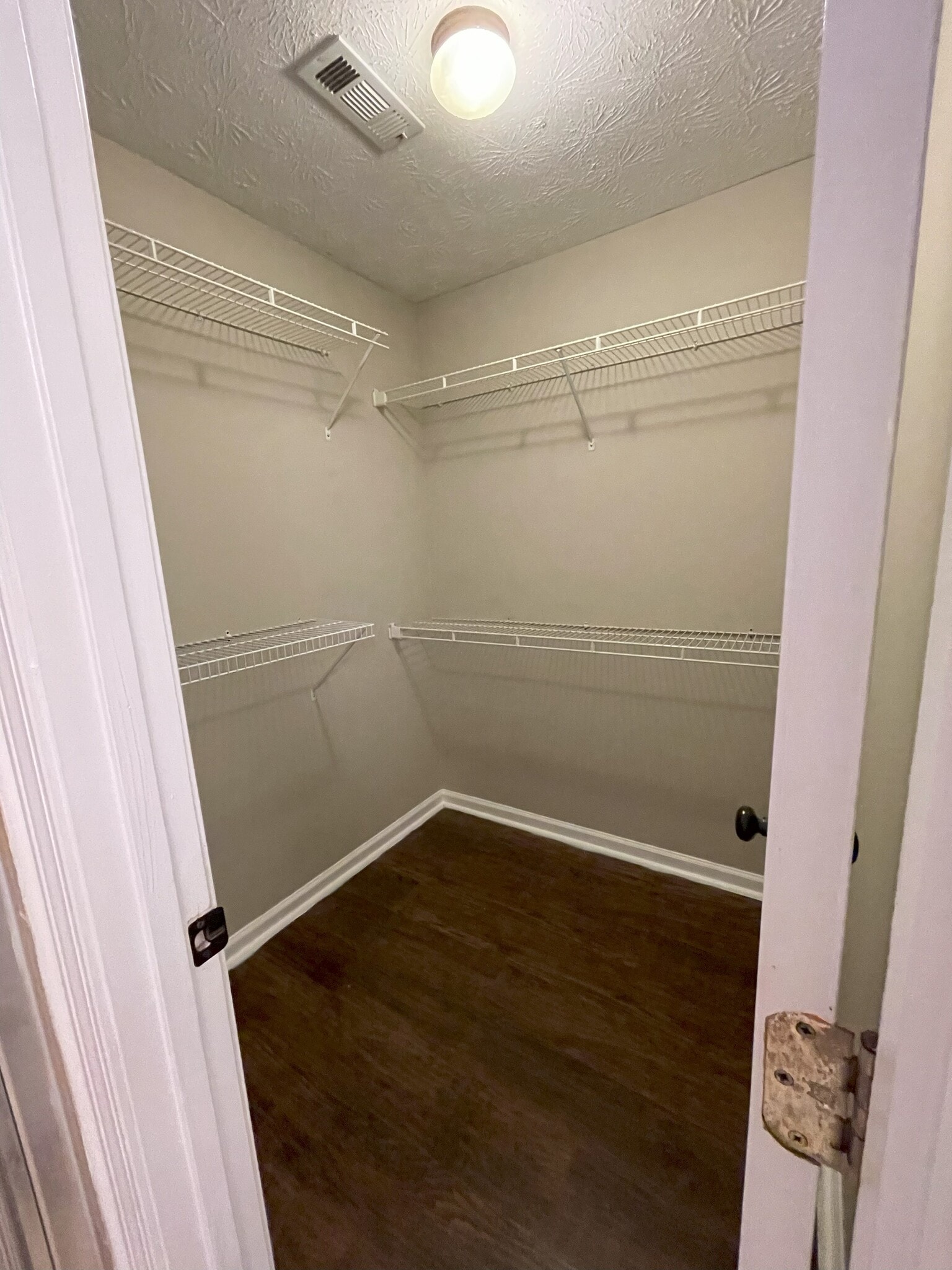 Building Photo - 3790 Oak Park Dr