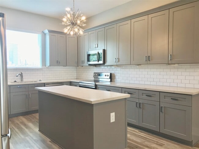 Building Photo - 1111 Edwards St