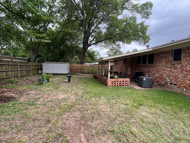 Building Photo - 1506 Elizabeth St