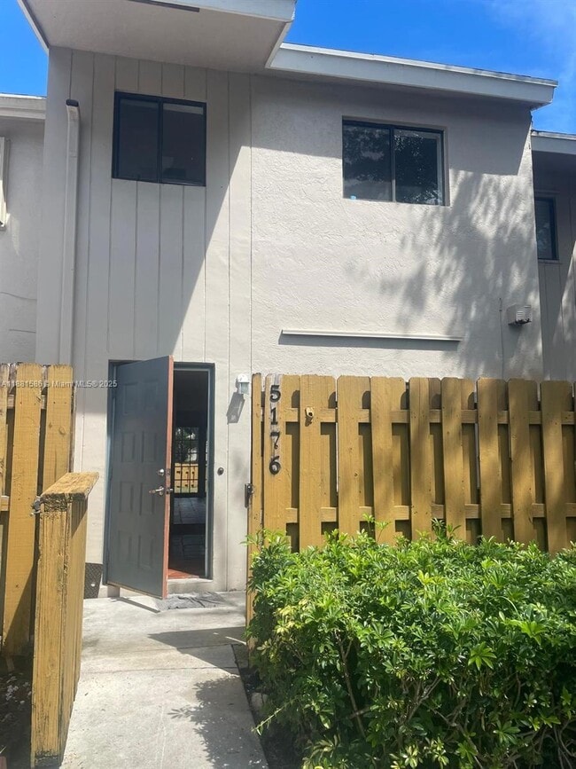 Building Photo - 5176 S University Dr