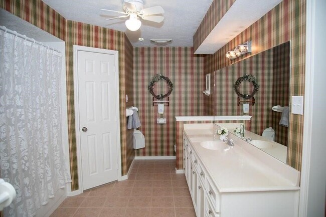 Building Photo - 13211 Clepper Dr