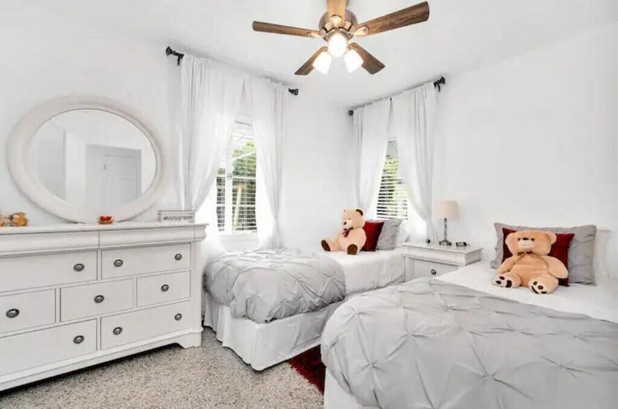 Building Photo - 5515 Spruce Ave