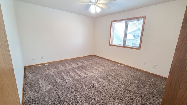 Building Photo - 5 Bedroom, 3 Bath - Triple Garage - Fenced yard Home
