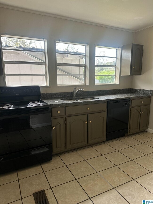 Building Photo - 114 N Main St