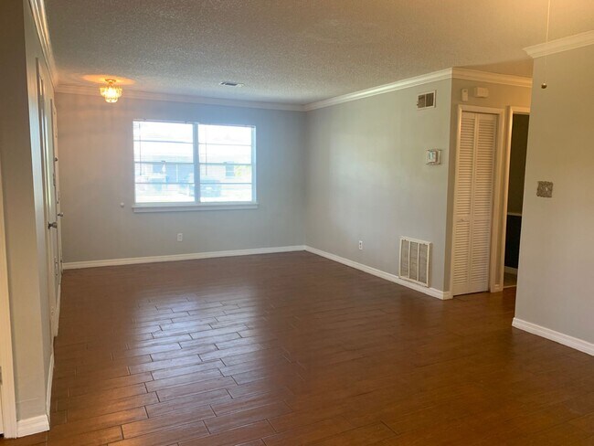 Building Photo - MOVE IN SPECIAL! Charming 3/1.5 St. Cloud Home w/ Partially Fenced Yard & Bonus Room