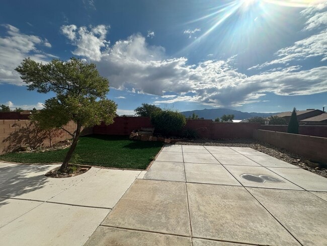 Building Photo - 453 Loma Linda Loop NE