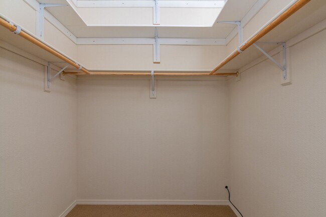 Building Photo - Single Level 3 Bedroom 2.5 Bath home in De...