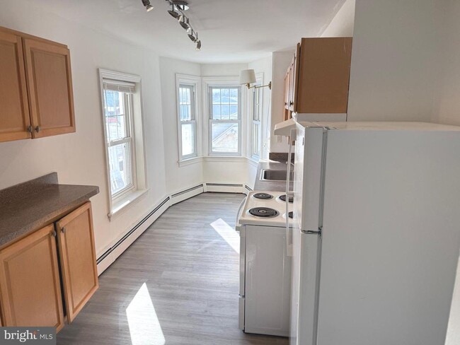 Building Photo - 134 N Main St