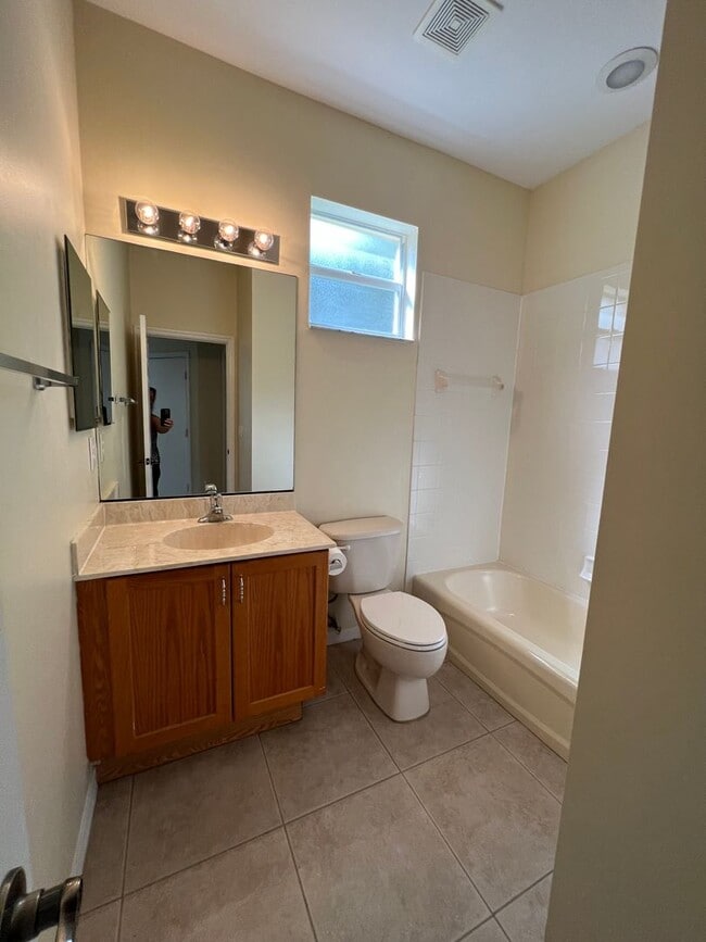 Building Photo - * Coming Soon* 2 Bedroom with Den, 2 Bath in Lake Forest in Saint Lucie west