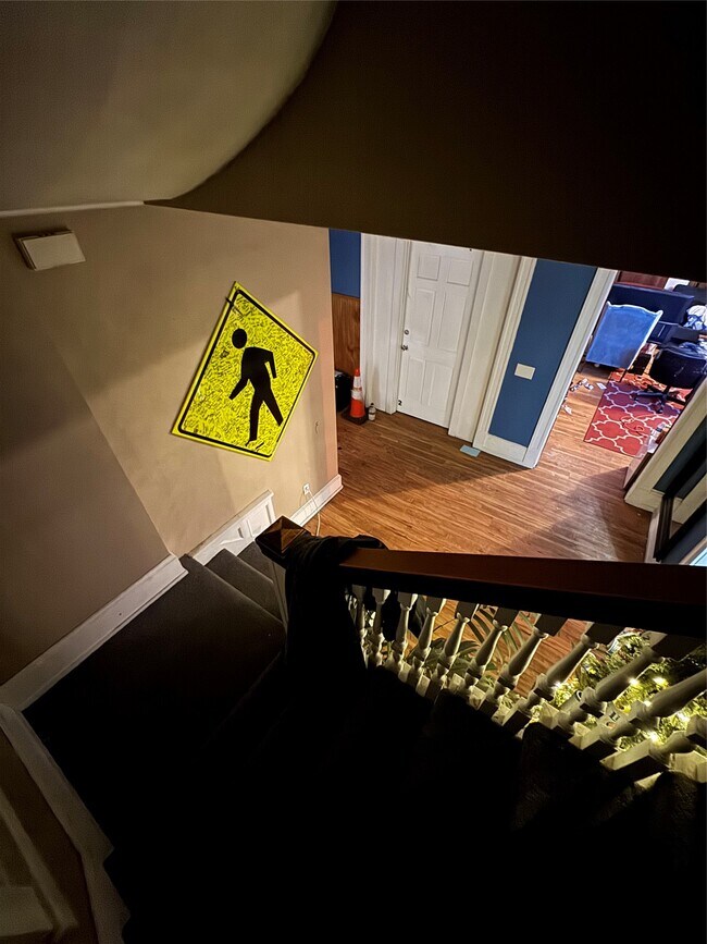 Building Photo - 121 Oak St