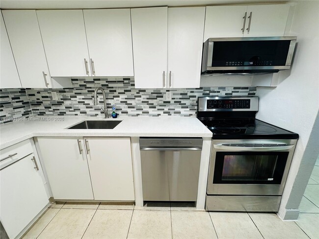 Building Photo - 1805 Sans Souci Blvd