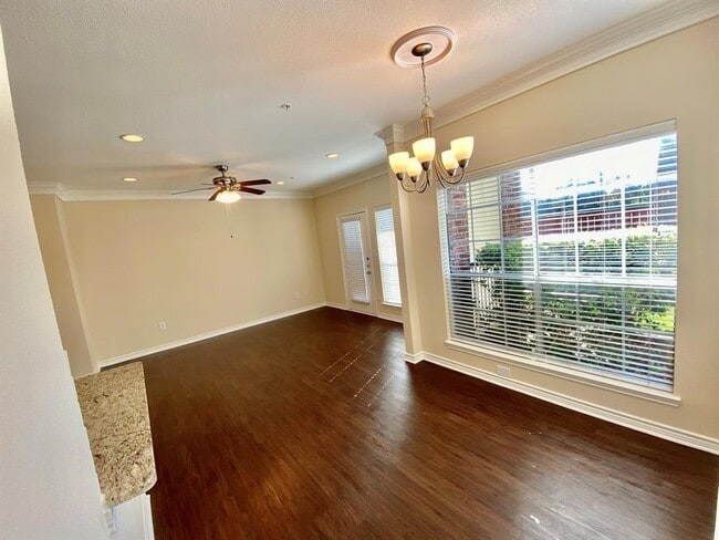 Building Photo - 1901 Post Oak Park Dr