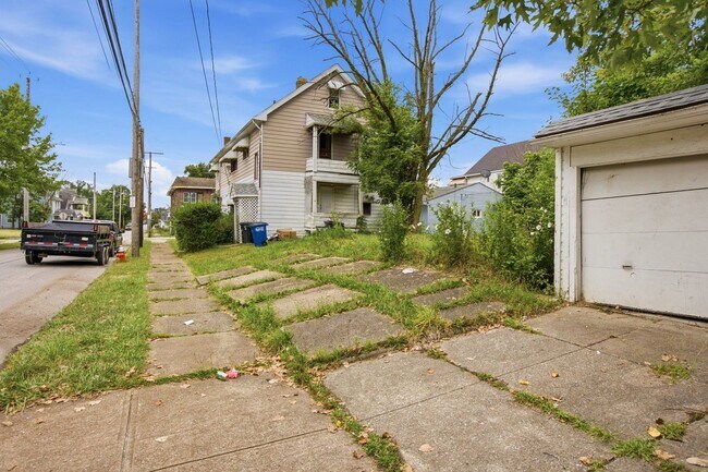 Building Photo - 12313 Rexford Ave