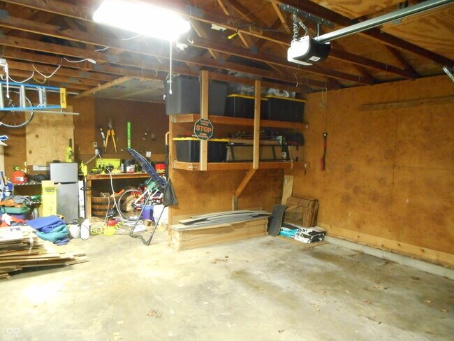 Building Photo - 740 W Auman Dr