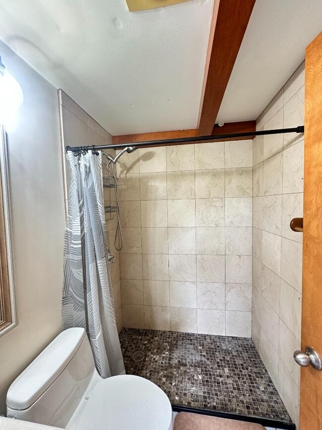 Building Photo - 327 Woodland Park