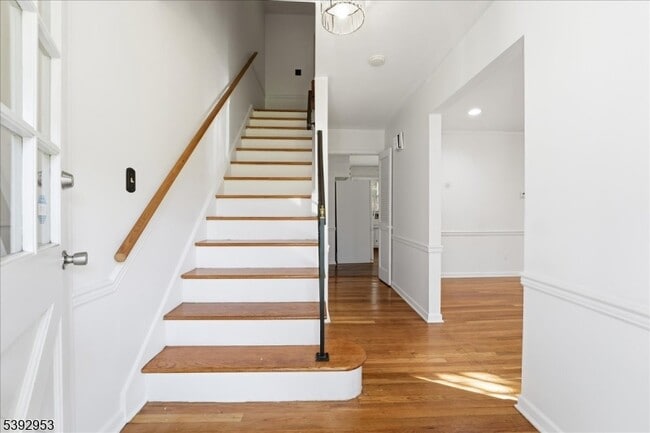 Building Photo - 35 Brooktree Rd