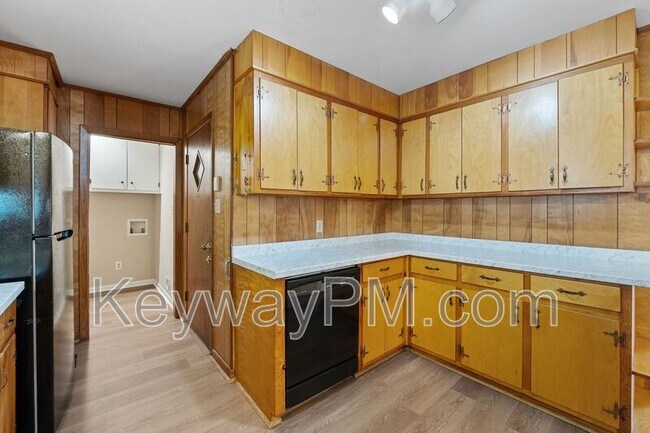 Building Photo - 1001 Beverly Heights Dr