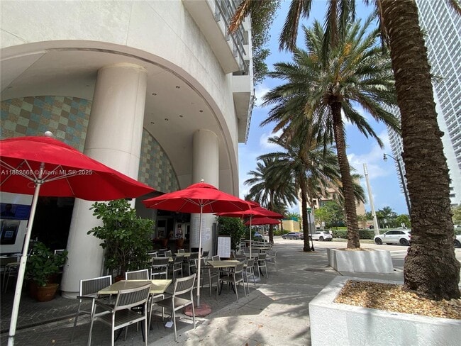 Building Photo - 1750 N Bayshore Dr